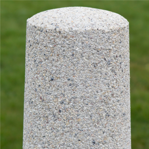 Sierpaal groot gewassen grind omgeving close up