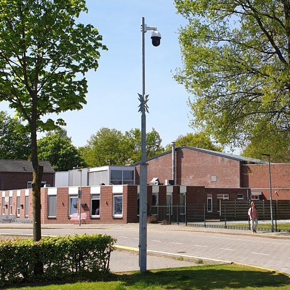 Kantelbare cameramast 8 meter op recreatiepark