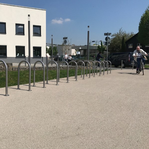 Rvs beschermbeugel Ø48 U-beugel breed op voetplaat omgeving