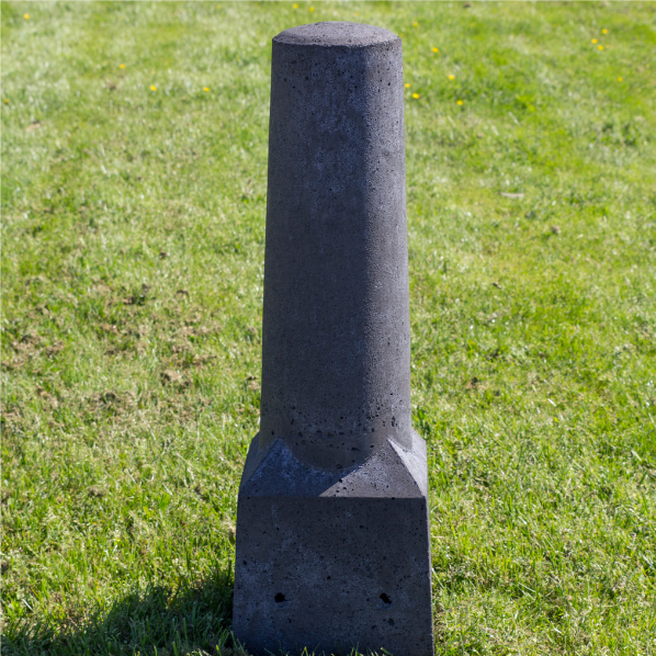 Sierpaal groot antraciet beton omgeving