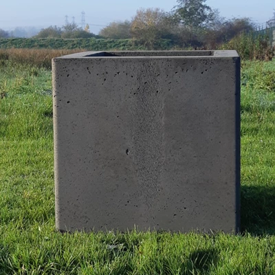Betonnen boombak 700x700x700 vierkant omgeving