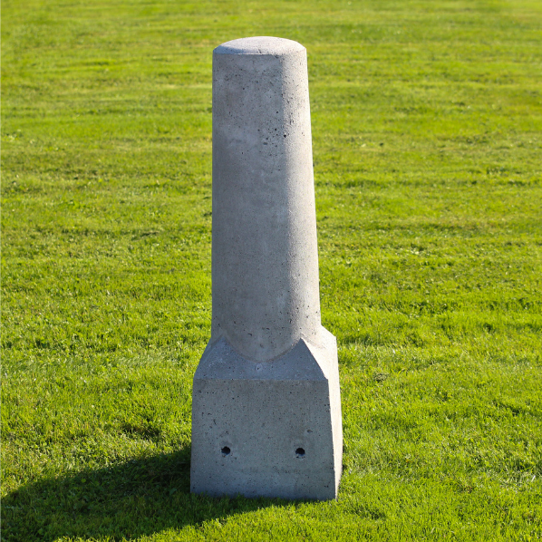 Sierpaal groot grijs beton omgeving