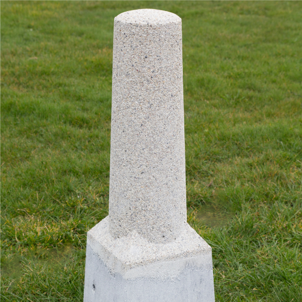 Sierpaal groot gewassen grind omgeving