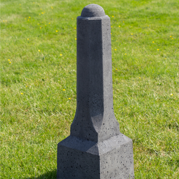 Achthoekige sierpaal groot antraciet beton omgeving