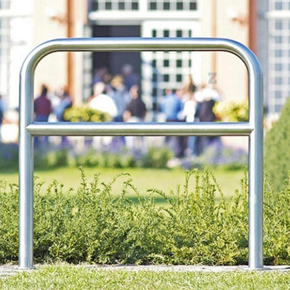 Rvs beschermbeugel Ø48 recht op voetplaat omgeving