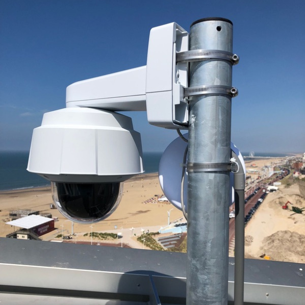 Dakmast met tegelframe toeristen bewaking omgeving